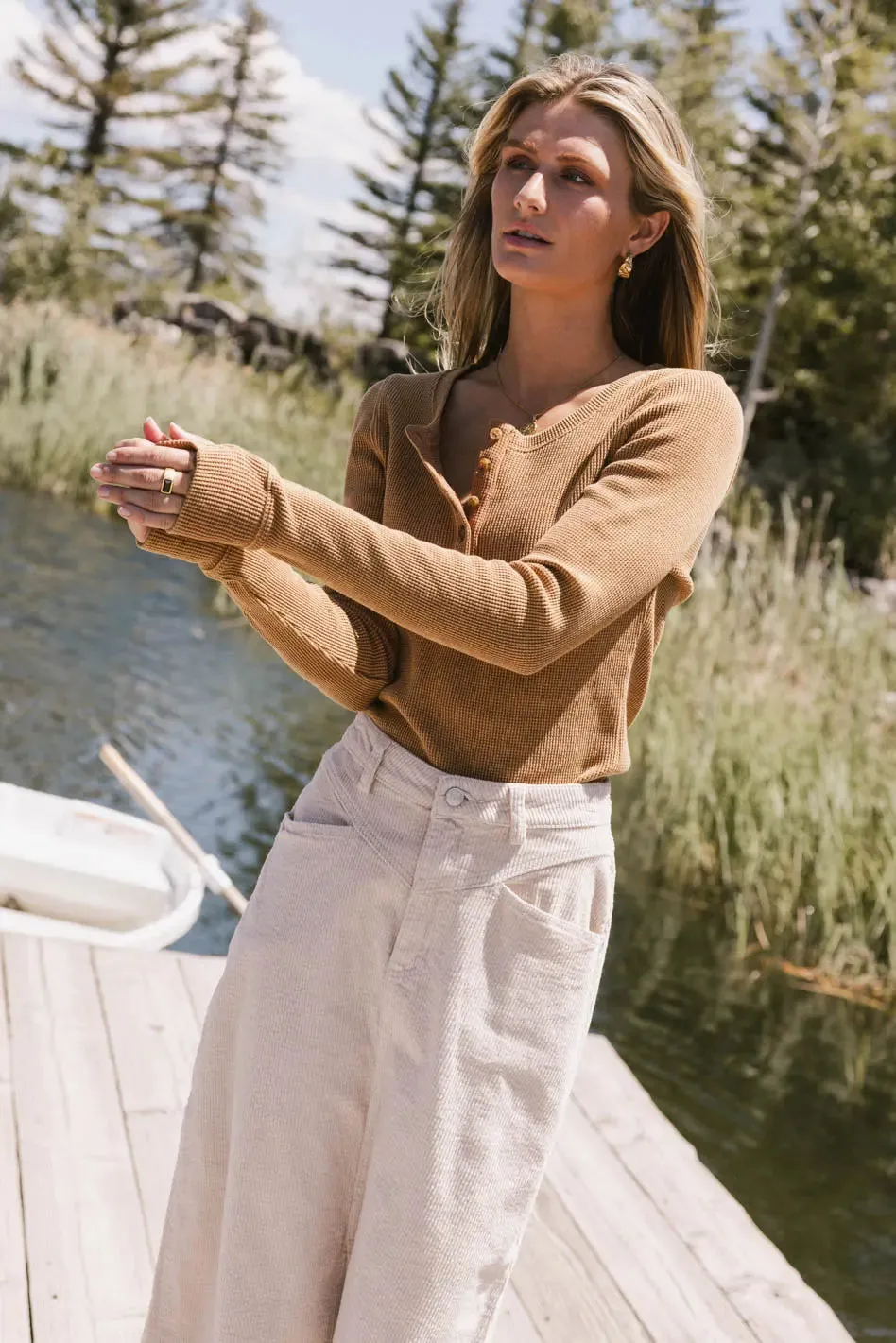Conrad Fitted Waffle Tee in Camel
