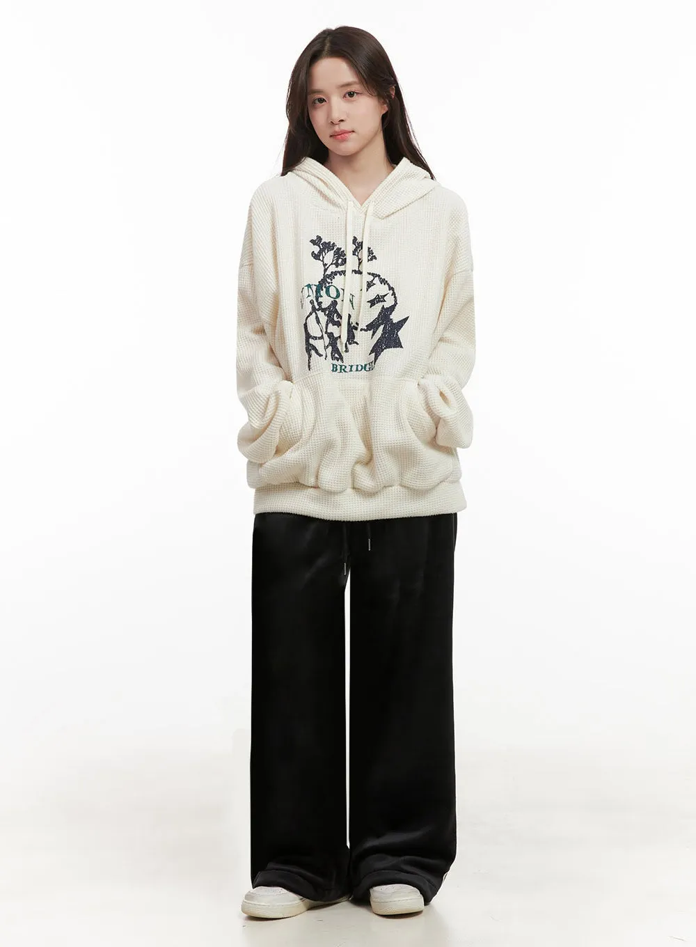 Cozy Waffle-Knit Graphic Hoodie IJ510