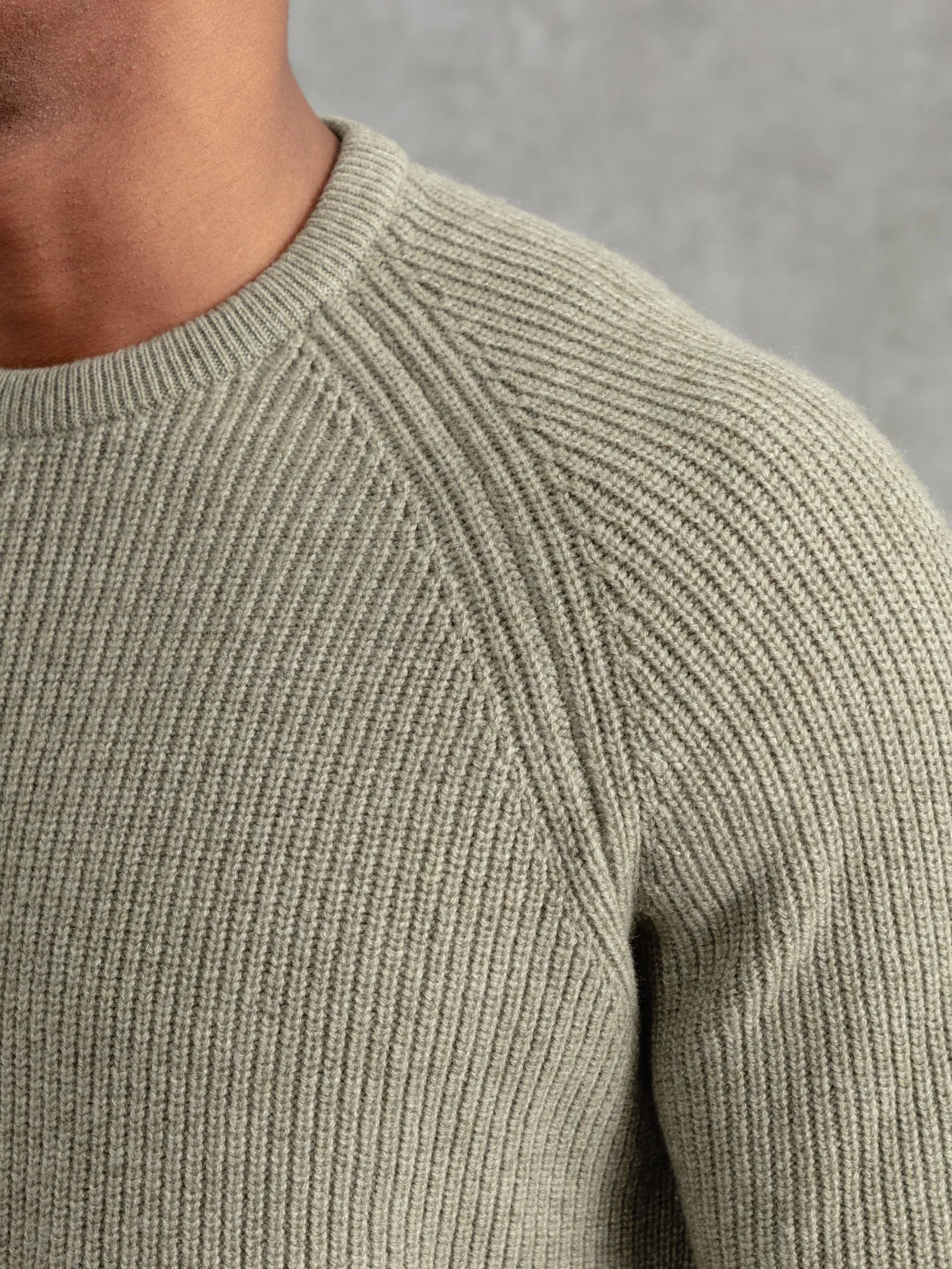 The Cashmere Raglan Crew Neck - Willow